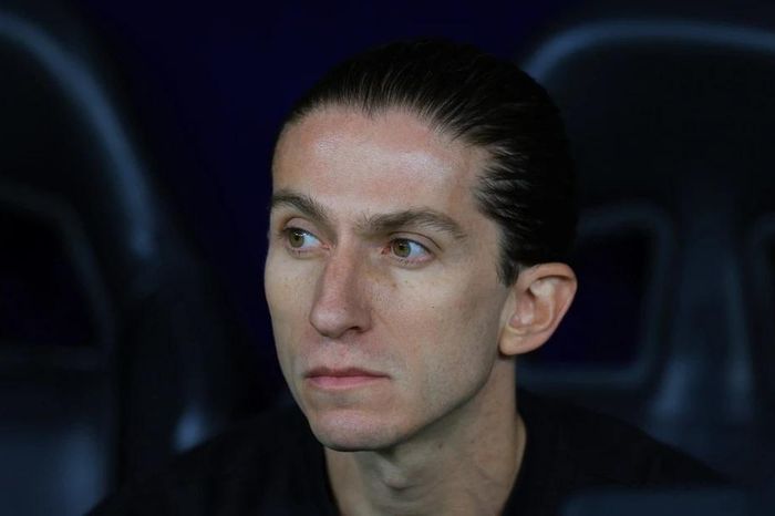 HLV Filipe Luis bị sa thải