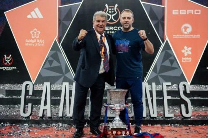 HLV Hansi Flick toàn thắng 8 trận chung kết