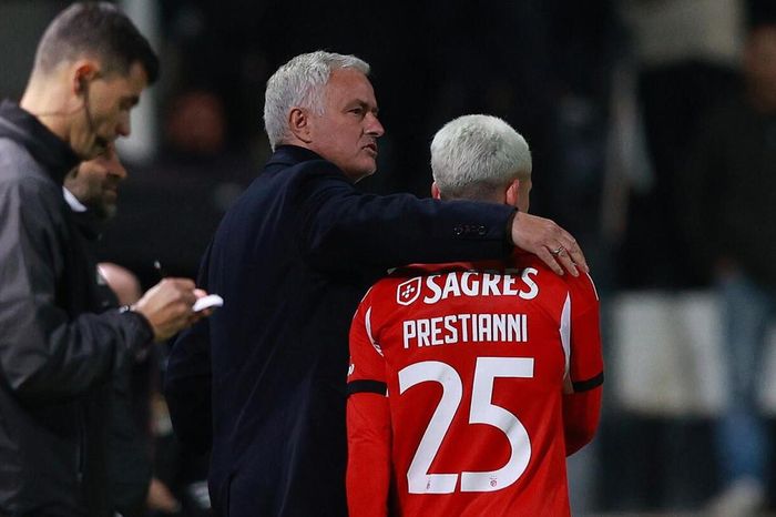 HLV Mourinho lập kỷ lục buồn tại Champions League