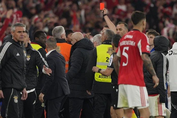 HLV Mourinho tố bị học trò cũ gọi 'kẻ phản bội'