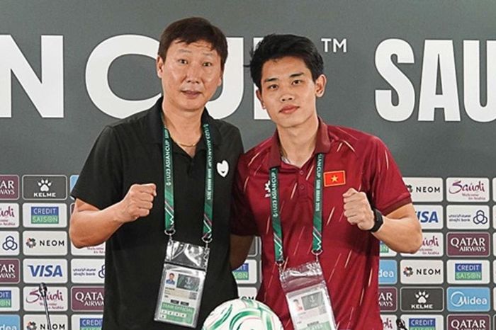 HLV Polking ví Đình Bắc là báu vật bóng đá Việt Nam sau chiến thắng lịch sử