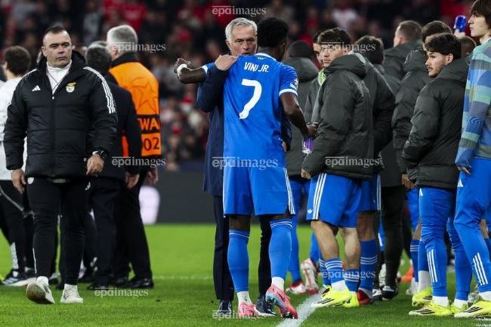 Học trò Mourinho đối mặt án phạt nặng từ FIFA