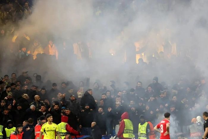 Hỗn loạn ở trận đấu giữa đại diện Anh – Thổ Nhĩ Kỳ tại Europa League