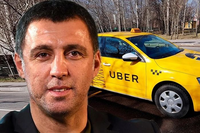 Huyền thoại World Cup chạy Uber