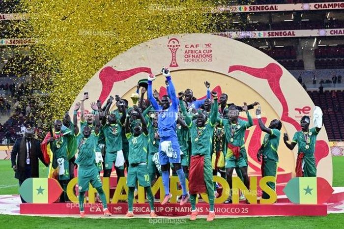 Hy hữu: Bị tước cúp sau khi ăn mừng đã 2 tháng, Senegal kiện ra tòa