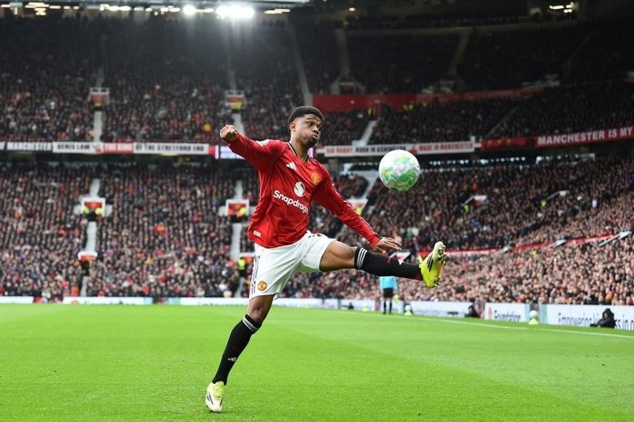 Iraola chỉ ra điều Carrick phải làm với Amad