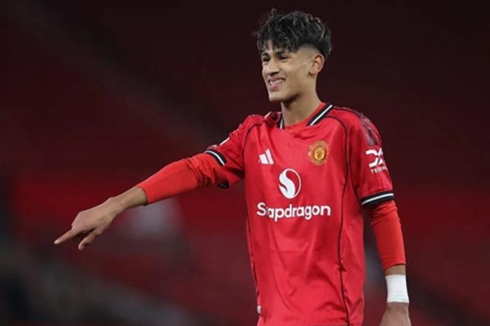 JJ Gabriel lập cú đúp siêu phẩm cho U18 Man Utd: Ryan Giggs mới lộ diện tại Carrington