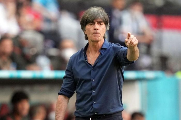 Joachim Low tái xuất World Cup