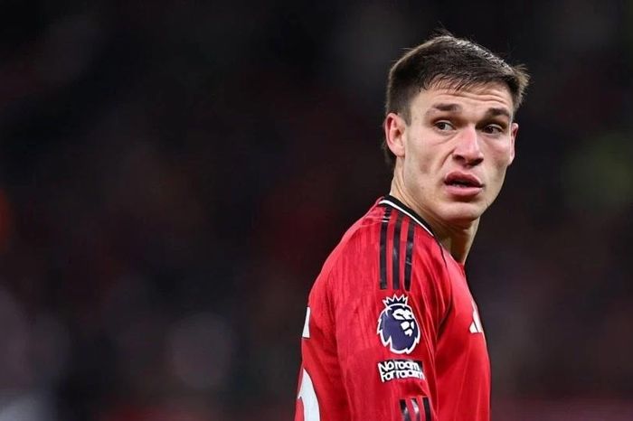 Juventus chốt giá mua tiền vệ thất sủng của Man United