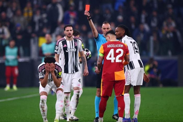 Juventus trả giá đắt cho khoảnh khắc gây tranh cãi