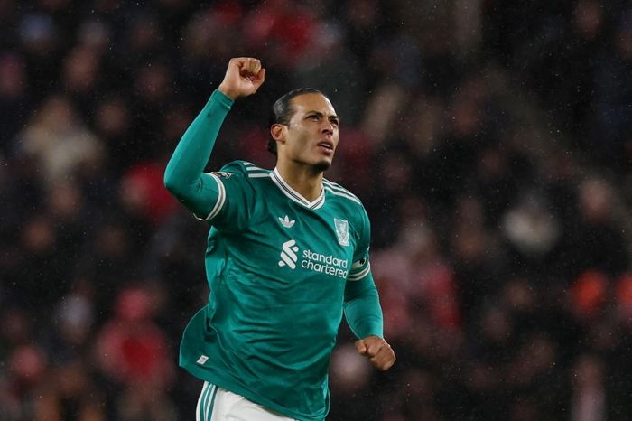 Kết quả bóng đá hôm nay 12/2: MU bị Liverpool áp sát