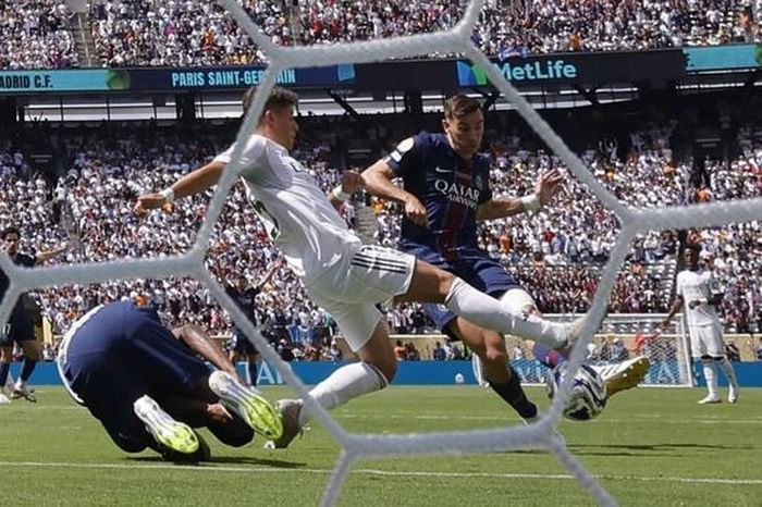 Khép lại vòng phân hạng Champions League: Đại gia lận đận