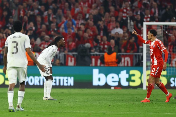 Khoảnh khắc Camavinga xin lỗi người hâm mộ Real Madrid