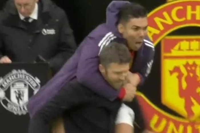 Khoảnh khắc gây chú ý của Casemiro với Carrick