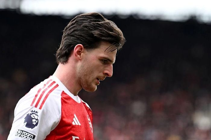Kịch tính đua vô địch Ngoại hạng Anh: Arsenal tự dâng cơ hội cho Man City