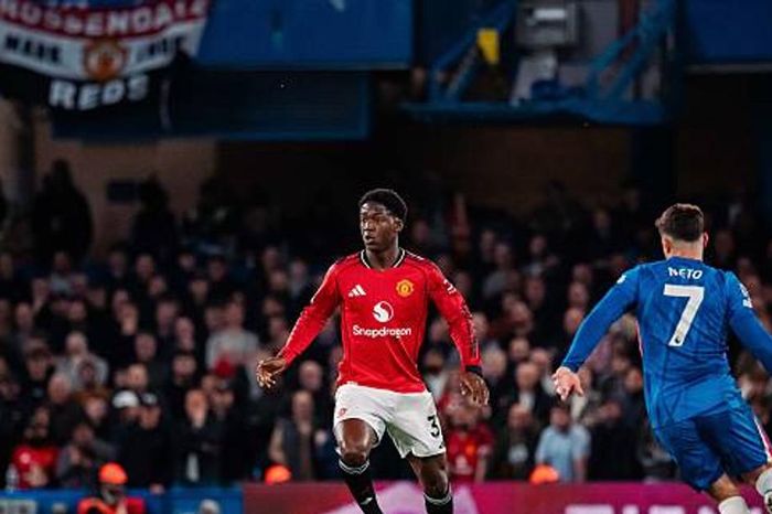 Kobbie Mainoo tỏa sáng giúp Manchester United hạ gục Chelsea tại Stamford Bridge