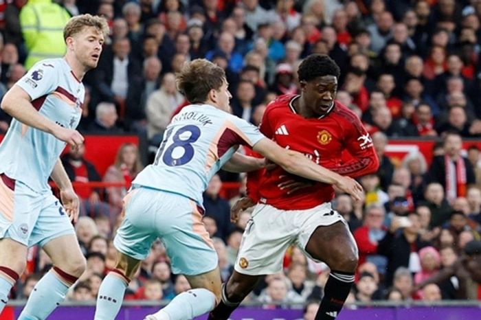 Kobbie Mainoo tỏa sáng giúp Manchester United thắng Brentford 2-1 tiến sát Champions League