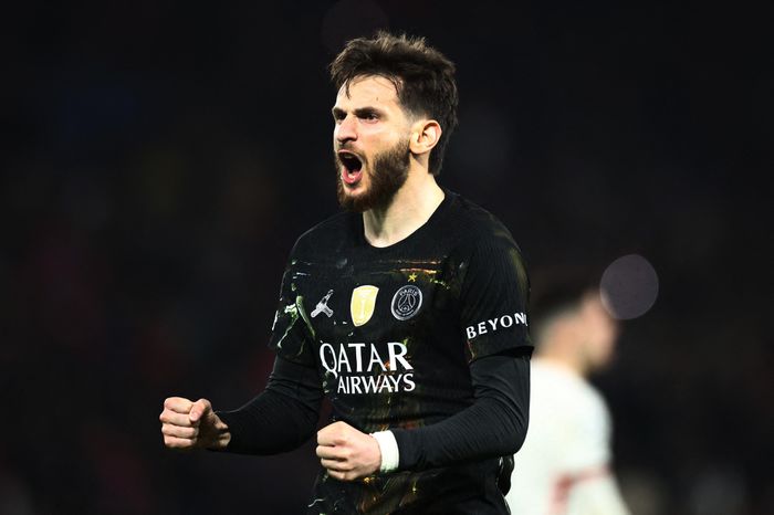 Kvaratskhelia đáp trả sau màn ăn mừng của Enzo Fernandez