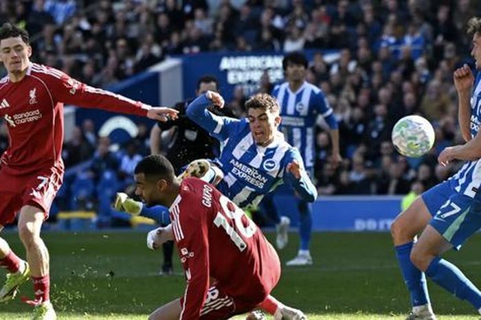 'Lão tướng' Welbeck lập công, Brighton quật ngã Liverpool