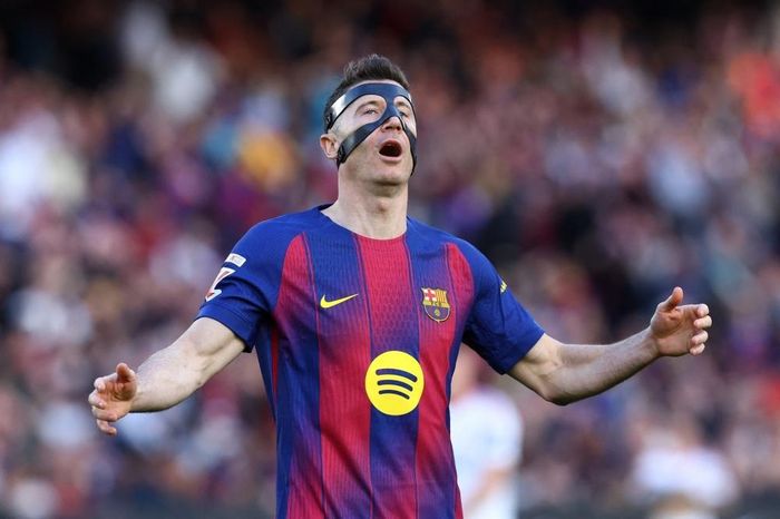 Lewandowski có thể bị giảm một nửa thu nhập