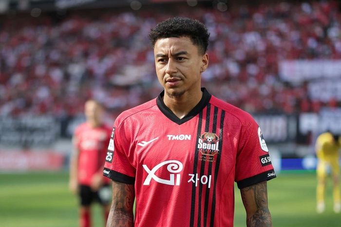Lingard thoát cảnh thất nghiệp