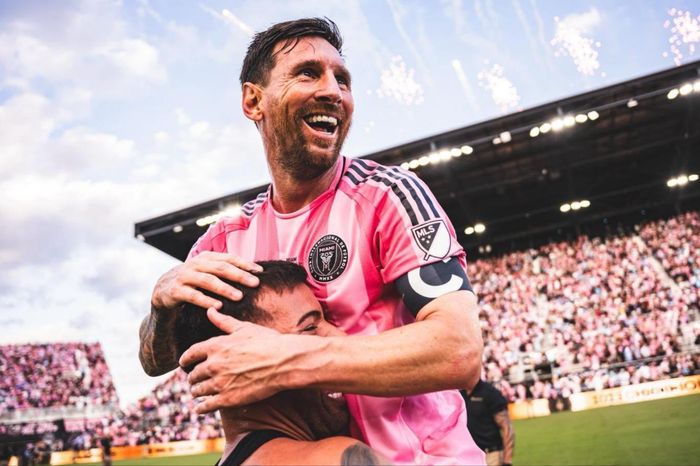 Lionel Messi cán mốc 900 bàn thắng