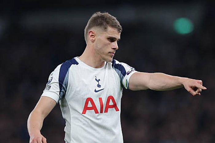 Liverpool cân nhắc chi 100 triệu bảng cho Micky van de Ven: Canh bạc rủi ro từ Tottenham