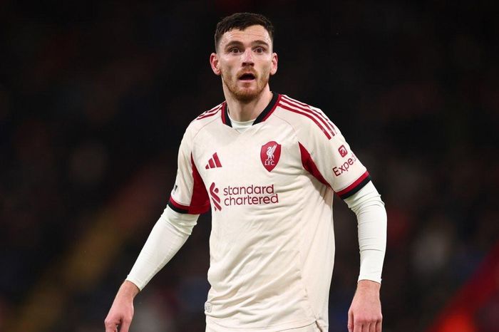 Liverpool hủy kèo bán Robertson cho Tottenham phút chót