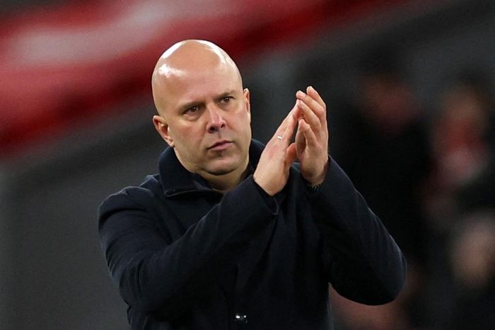 Liverpool sắp sa thải Slot, Alonso thay thế