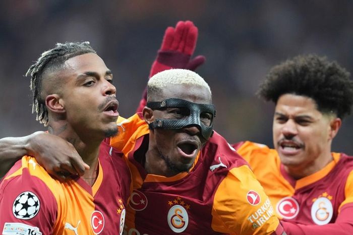 Liverpool thua bẽ bàng trên sân Galatasaray