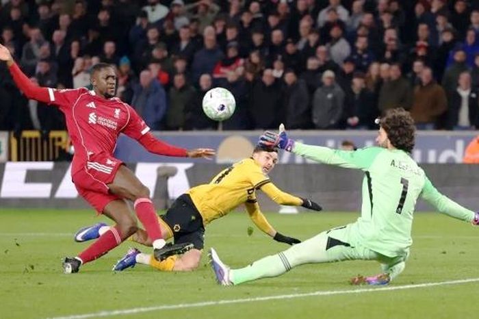 Liverpool thua đội cuối bảng ở Premier League