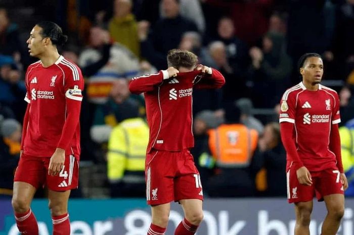 Liverpool thua sốc đội bét bảng