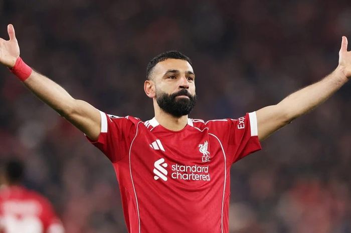 Liverpool tưng bừng 'nổ súng'
