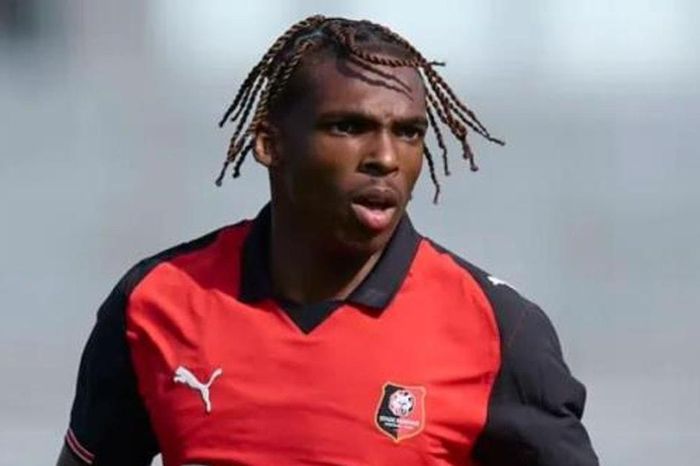 Liverpool vượt mặt Chelsea chiêu mộ Jeremy Jacquet: Giải mã quái vật phòng ngự mới từ Pháp