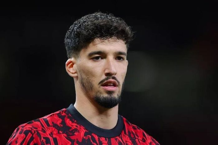 Lối thoát cho Bayindir khỏi MU