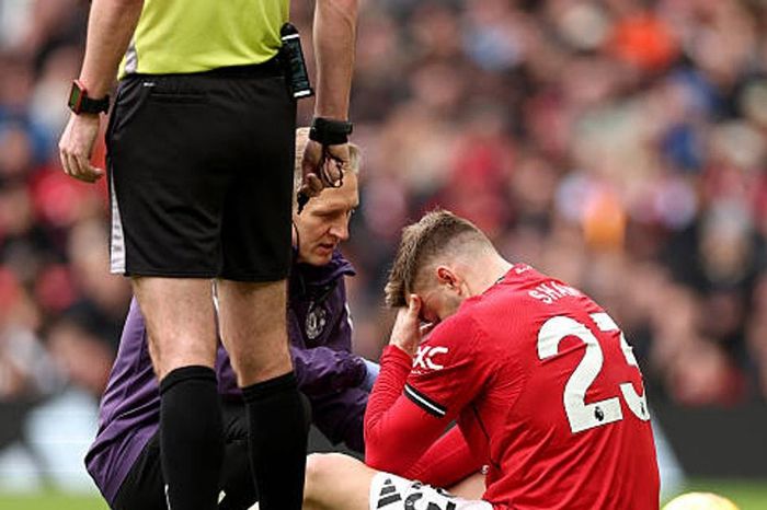 Luke Shaw dính chấn thương sau lời khen của Michael Carrick trong trận gặp Crystal Palace