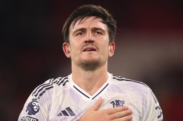 Maguire khiến MU chia rẽ