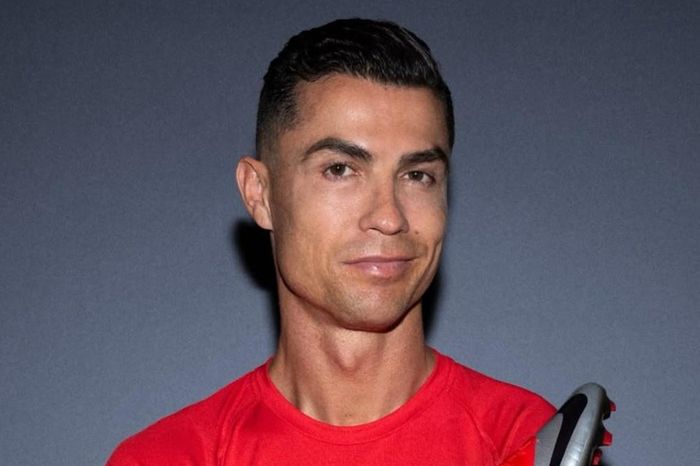 Màn bắt tay 1 tỷ USD gây chấn động của Ronaldo
