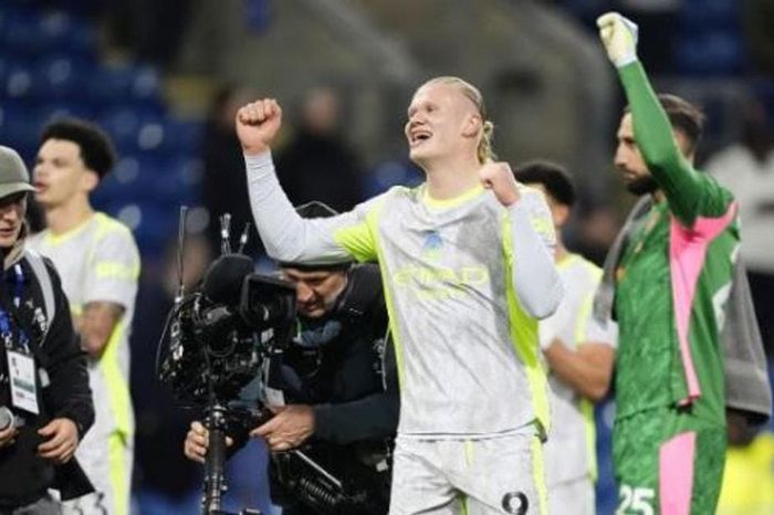 Man City chiếm ngôi đầu Ngoại hạng Anh: Haaland tỏa sáng chính thức tiễn Burnley xuống hạng
