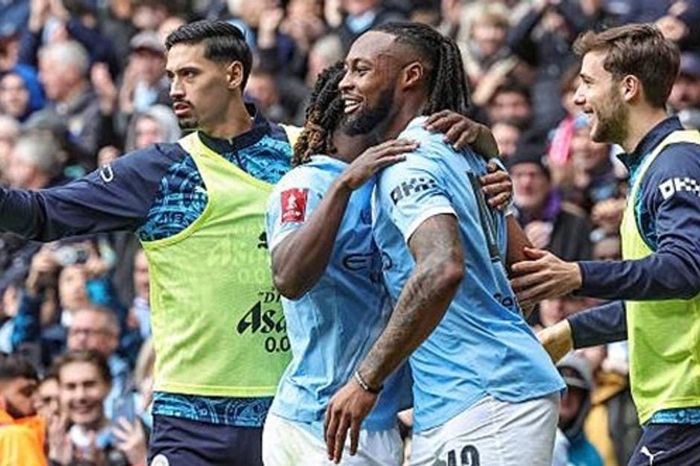 Man City hủy diệt Liverpool 4-0: Pep Guardiola tìm ra công thức hàng công tối ưu