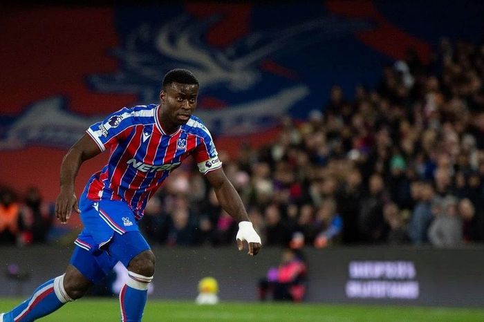 Man City nẫng tay trên trung vệ 'trong mơ' của Liverpool