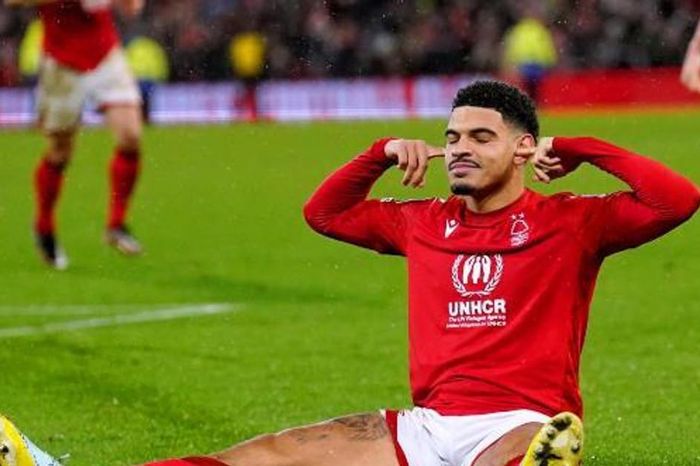 Man City nhận báo giá 70 triệu bảng cho Gibbs-White, MU đua giành Pulisic