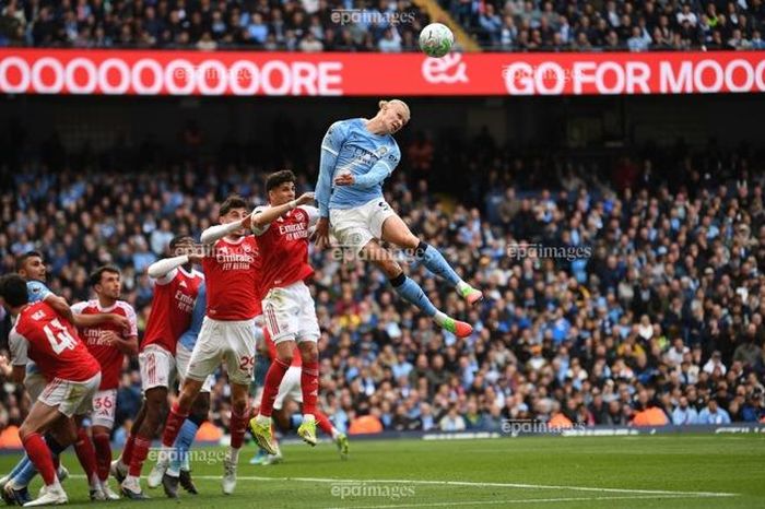 Man City quật ngã Arsenal, bảng xếp hạng Ngoại hạng Anh đảo chiều dữ dội