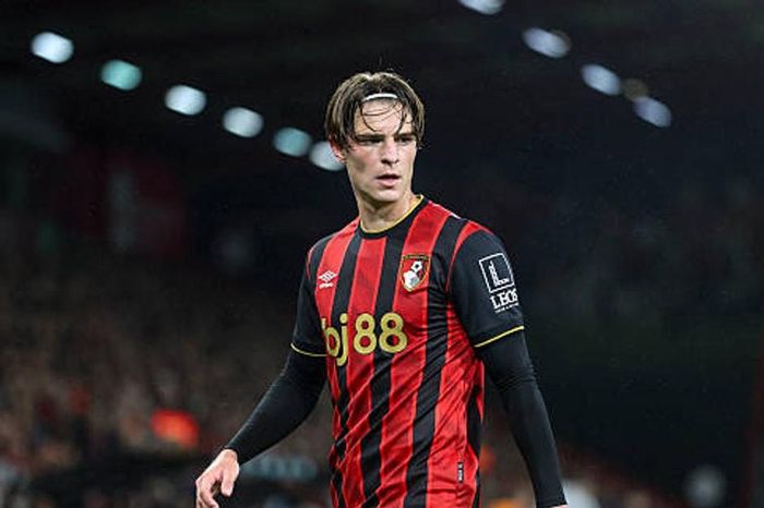 Man City sẵn sàng chi 60 triệu euro chiêu mộ Alex Scott để củng cố tuyến giữa