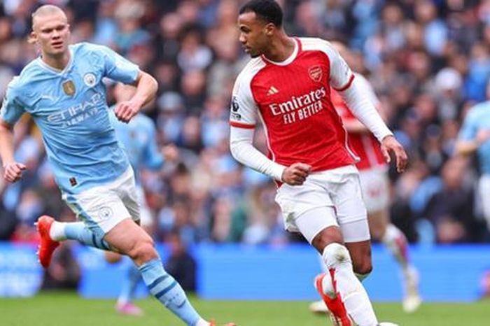 Man City tăng tốc về đích