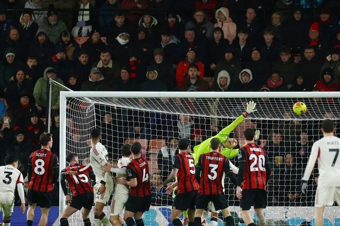 Man City tìm lại niềm vui, Liverpool thua tủi hổ