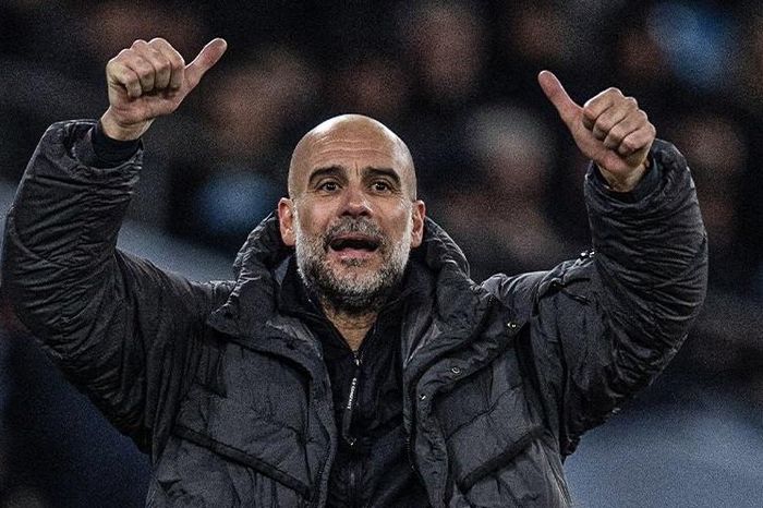 Man City tự tin đánh bại MU, 'nổ' 2 hợp đồng giữ Pep ở lại