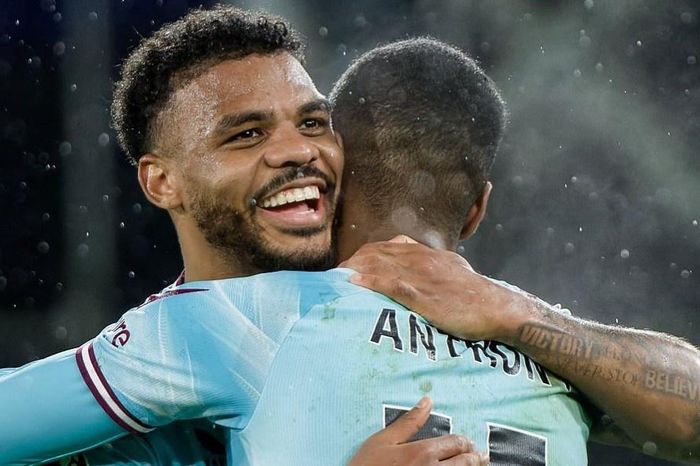 Màn lội ngược dòng không tưởng tại Premier League