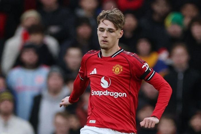 Màn ra mắt MU cảm xúc của con trai Darren Fletcher