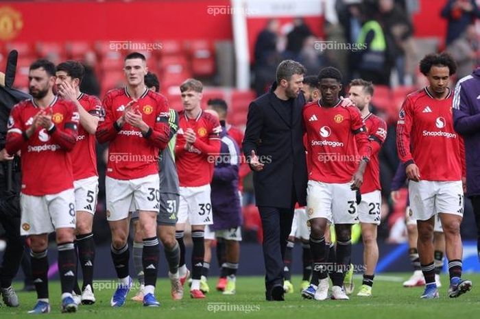 Man United gây sốc khi mua cùng lúc 9 cầu thủ